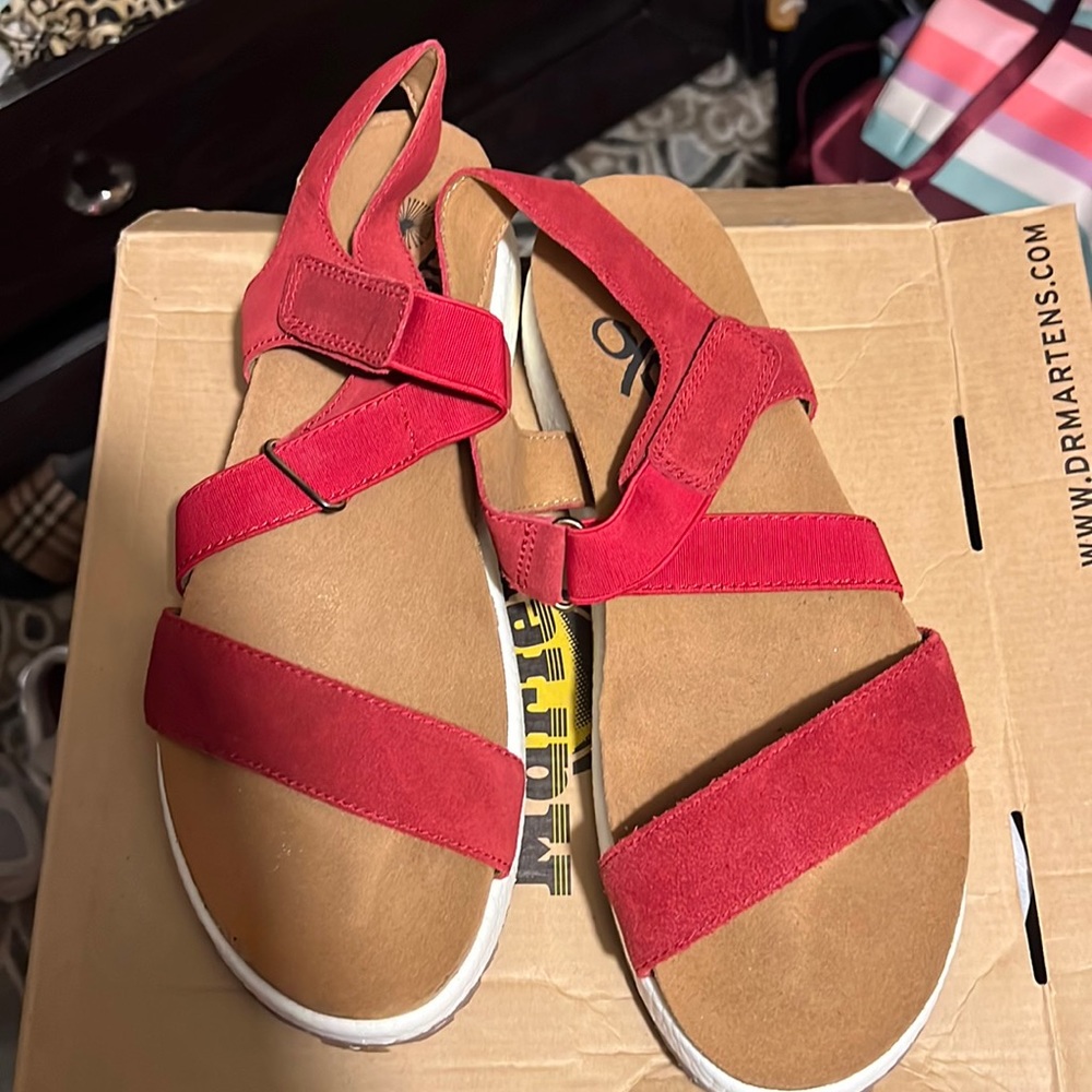 OTBT sandals worn once size 11 woman’s